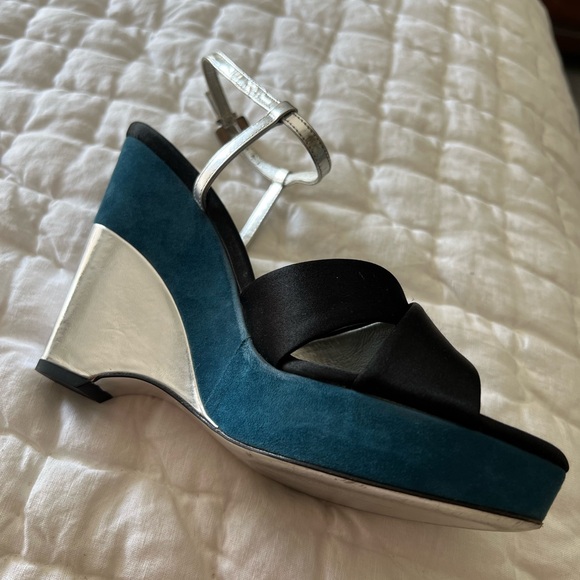 Louis Vuitton Wedge Heels size 6.5 like new - Picture 2 of 10